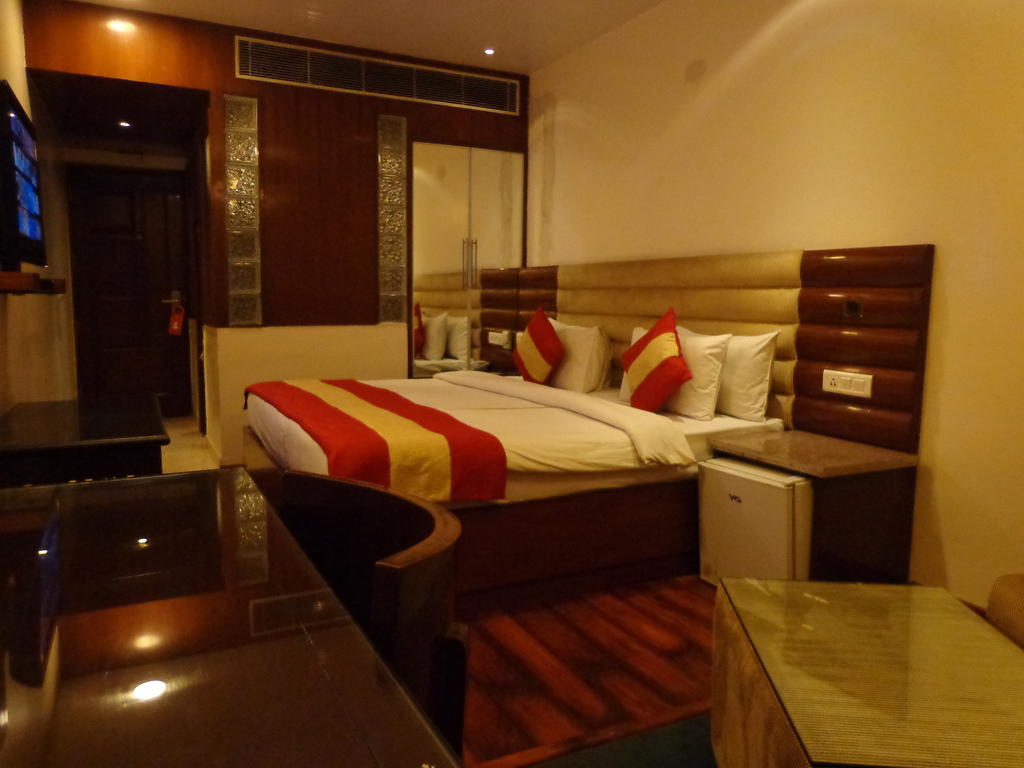 Hotel Aura - New Delhi Railway Station Extérieur photo